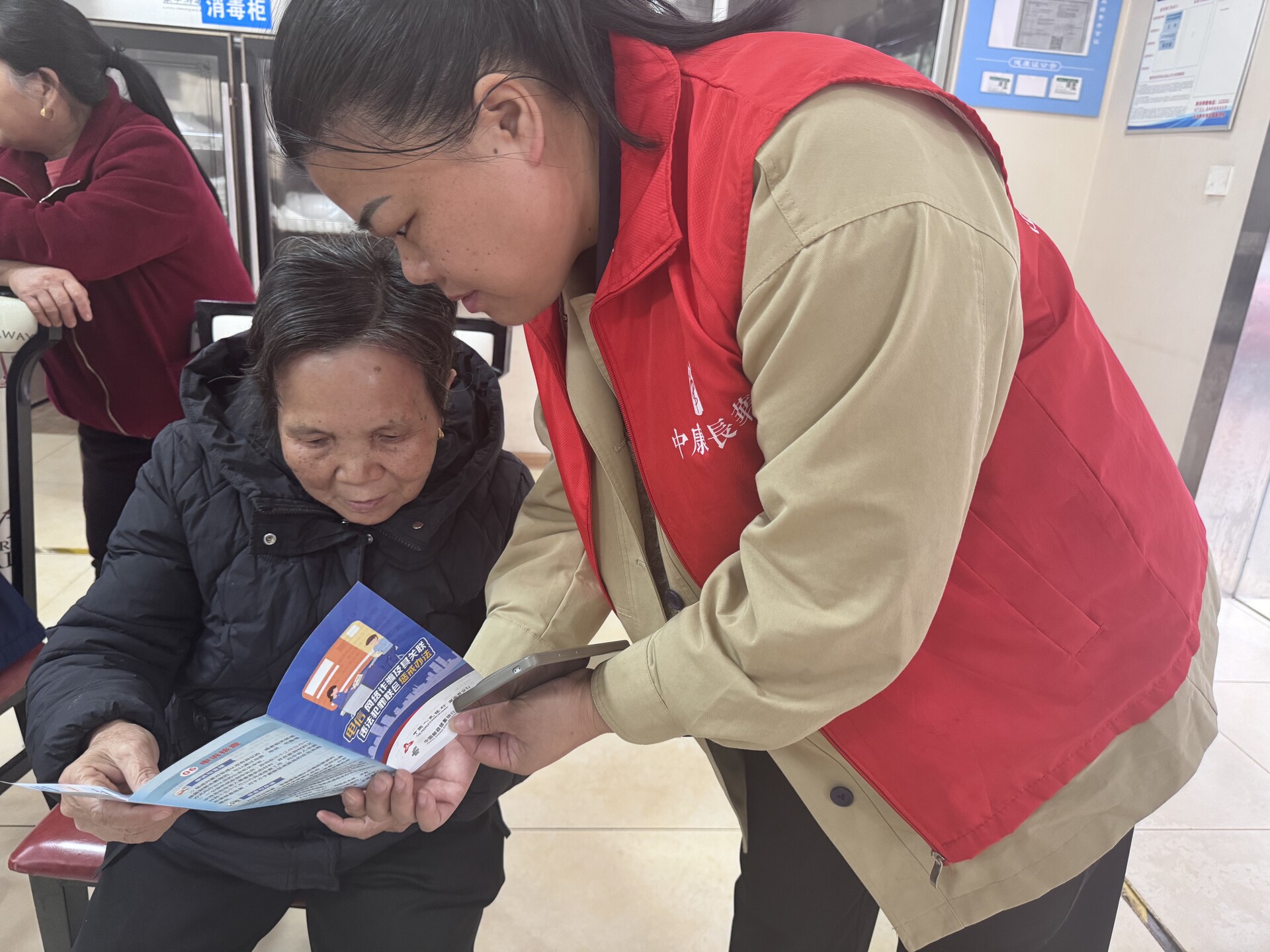 情暖重阳，守护“钱袋子”：泉塘社区开展防诈骗知识讲座为老人送“节日厚礼”