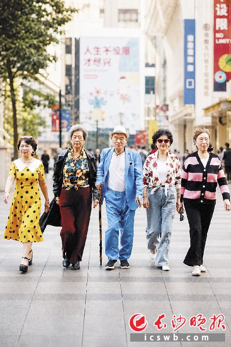 一张床位，一间诊室，一片花田——县域养老的长沙县探索